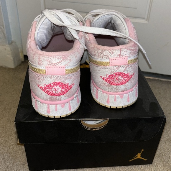 Kids Jordan 1 Low Arctic Punch/Pale Vanilla - Picture 5 of 7